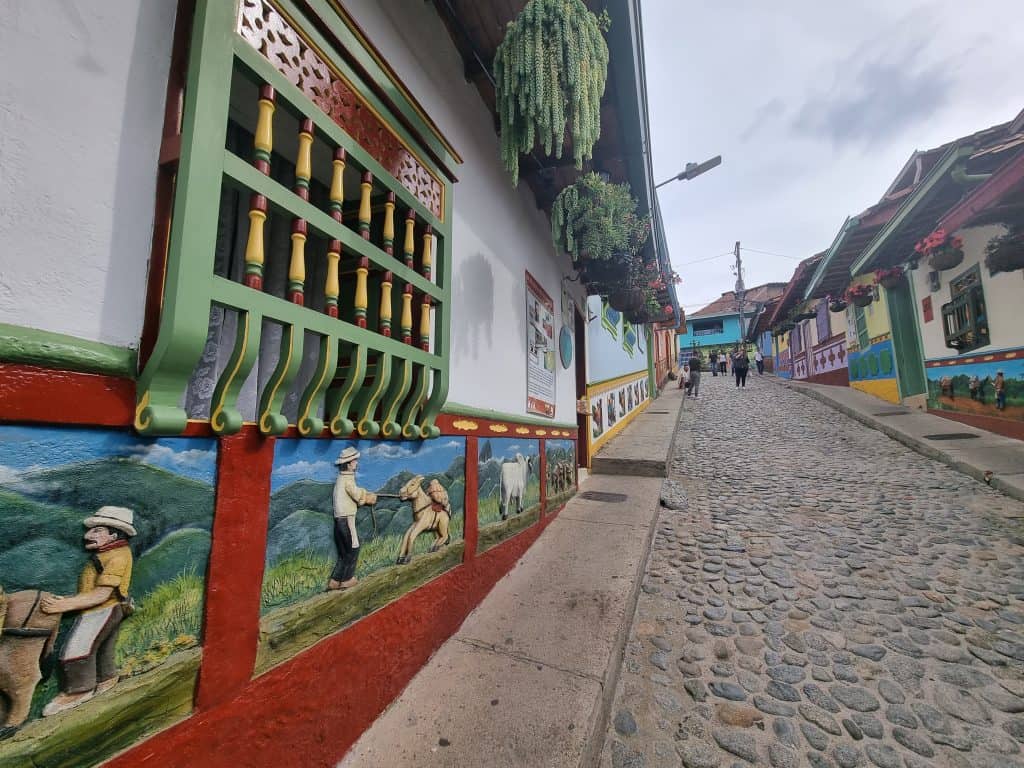 tour a Guatapé y zócalos