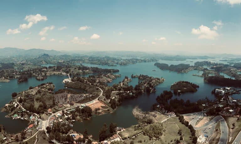 explora-guatape-desde-medellin